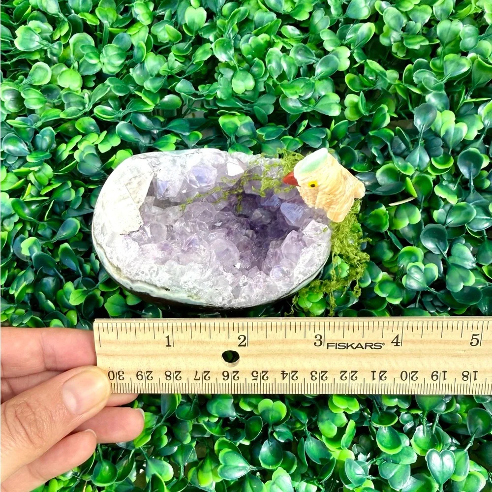 Parrot carving on Amethyst Egg – Symbol of Joy & Abundance - Picture 8 of 8